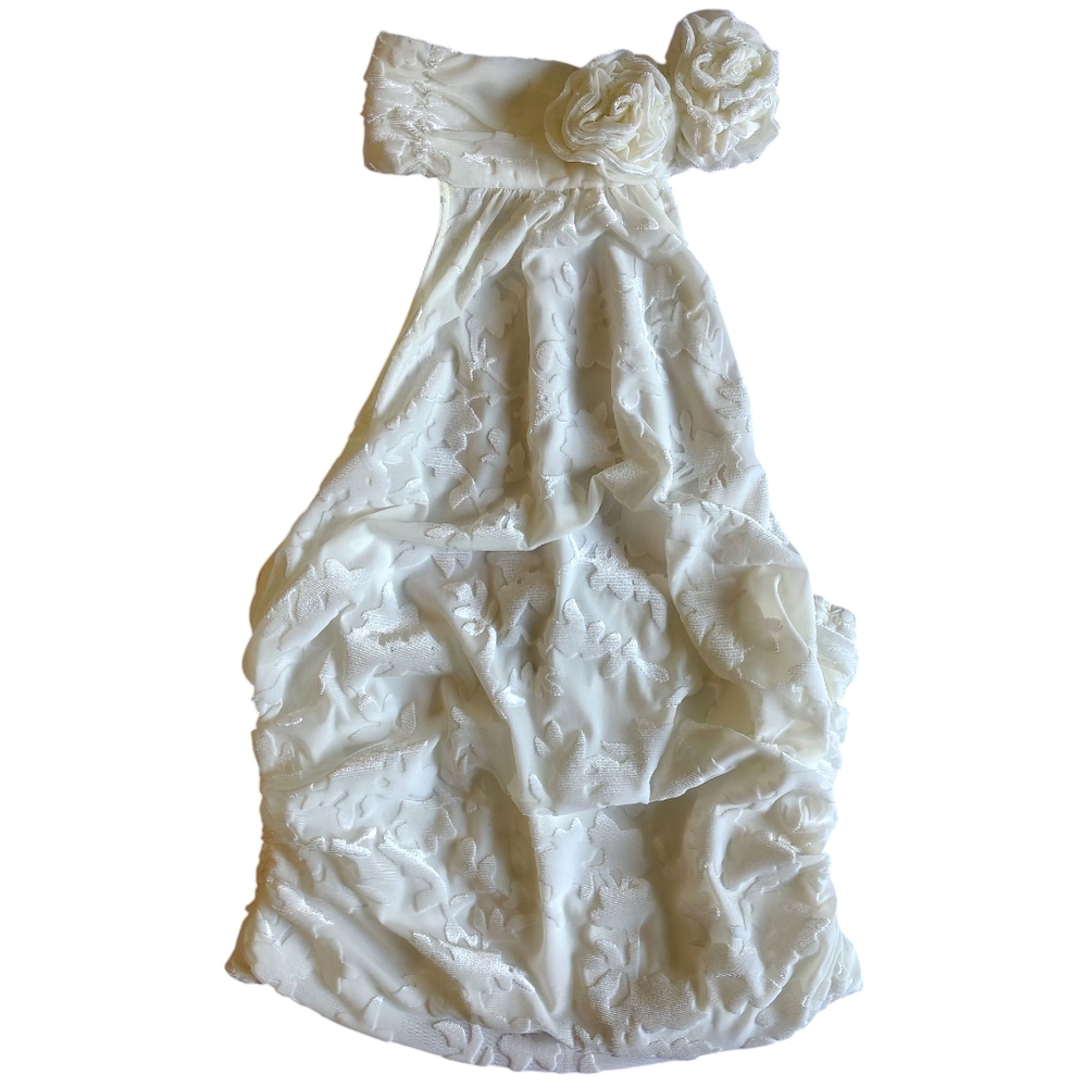 BEIGE BOTANY Elegant White Floral Halter Top